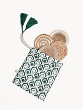 Заредете изображение във визуализатора на галерията – Natural Coaster Gift Set with Green pouch