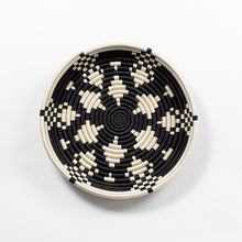 Заредете изображение във визуализатора на галерията – Boutique Kaleidoscope Woven Bowls
