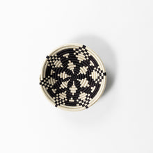 Заредете изображение във визуализатора на галерията – Boutique Kaleidoscope Woven Bowls
