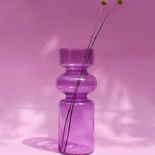 Заредете изображение във визуализатора на галерията – Iris Glass Vase