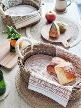 Заредете изображение във визуализатора на галерията – Bread Warmer & Basket - Flower