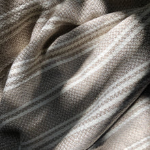 Заредете изображение във визуализатора на галерията – Woven Stripe Turkish Throw