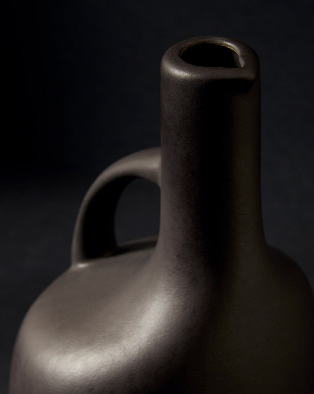 Canard Olive Oil Bottle | Handmade Stoneware | Cork Stopper | Tunisia | Matte Black & Linen
