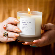 Заредете изображение във визуализатора на галерията – Geranium + Rose - Signature Candle
