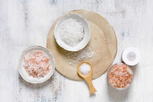 Заредете изображение във визуализатора на галерията – Natural Eucalyptus Bath Salts

